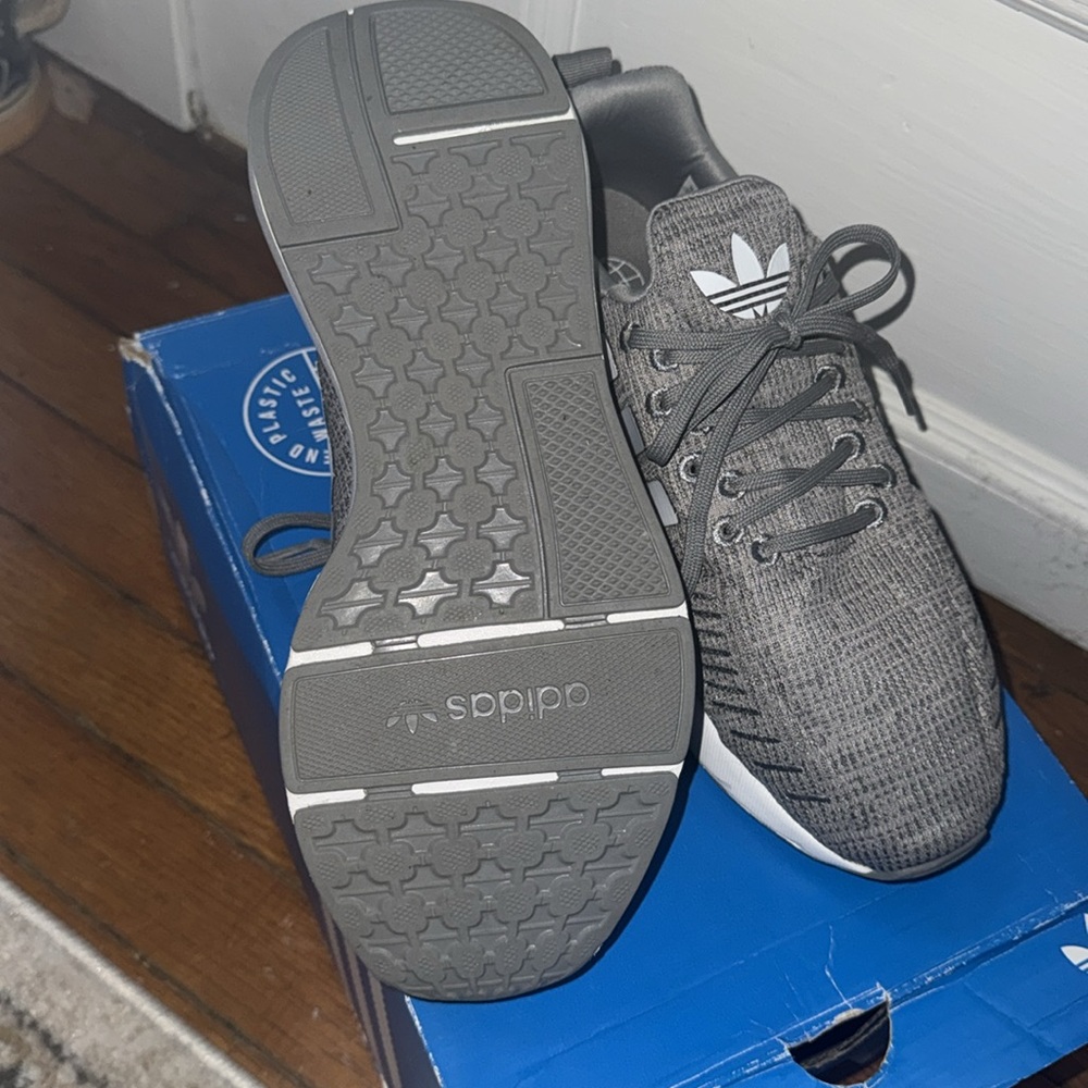 Adidas - Picture 2 of 6